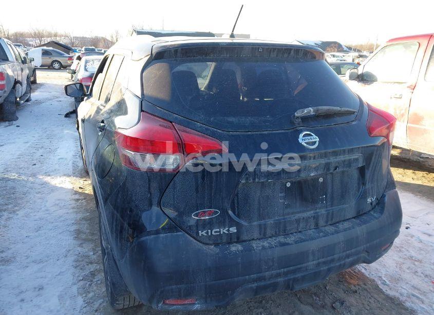 Photo 3 of 2018 Nissan Kicks SV (VIN 3N1CP5CU2JL542647)