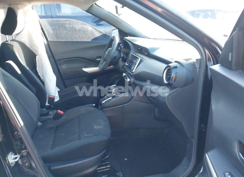 Photo 5 of 2018 Nissan Kicks SV (VIN 3N1CP5CU2JL542647)