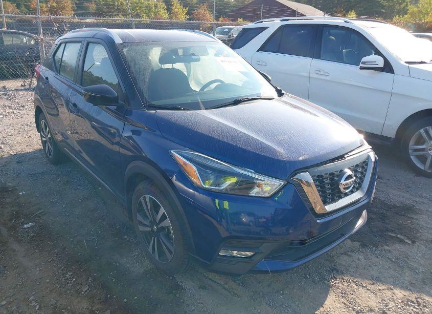 2019 Nissan Kicks SR (VIN 3N1CP5CU2KL496142) main photo