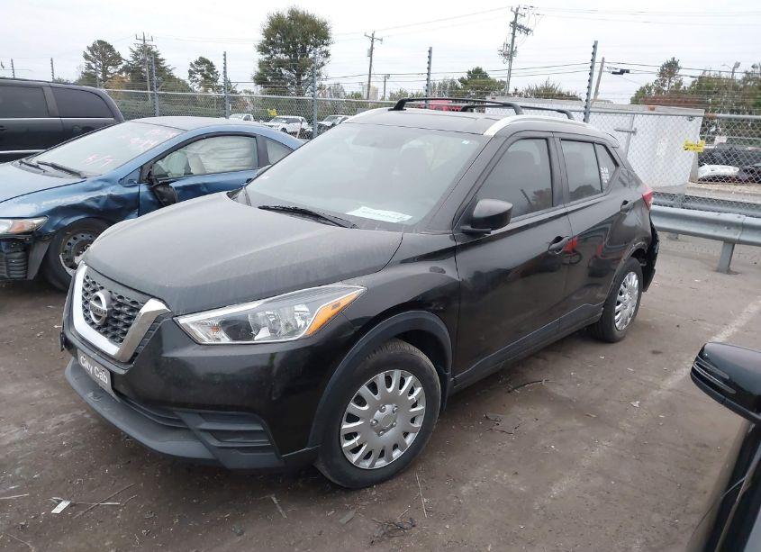 Photo 2 of 2019 Nissan Kicks S (VIN 3N1CP5CU2KL501310)