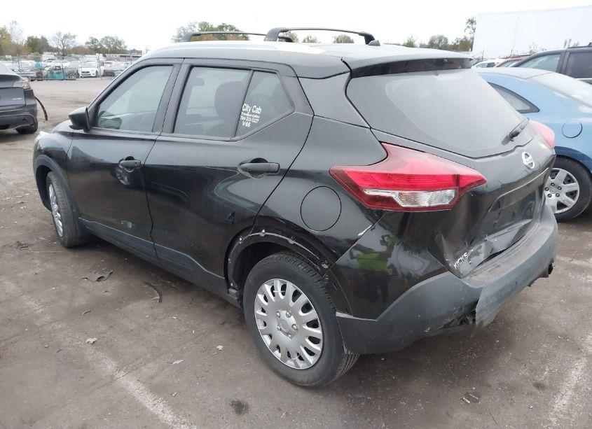 Photo 3 of 2019 Nissan Kicks S (VIN 3N1CP5CU2KL501310)