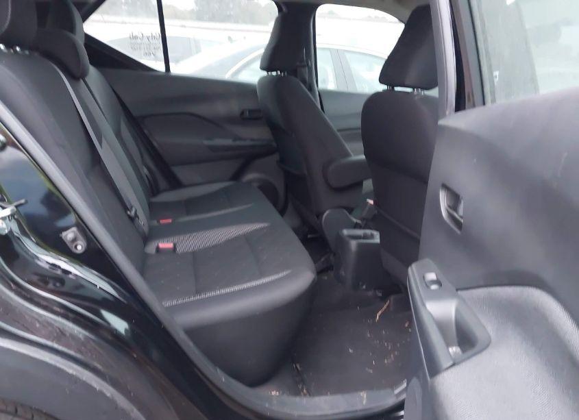 Photo 8 of 2019 Nissan Kicks S (VIN 3N1CP5CU2KL501310)