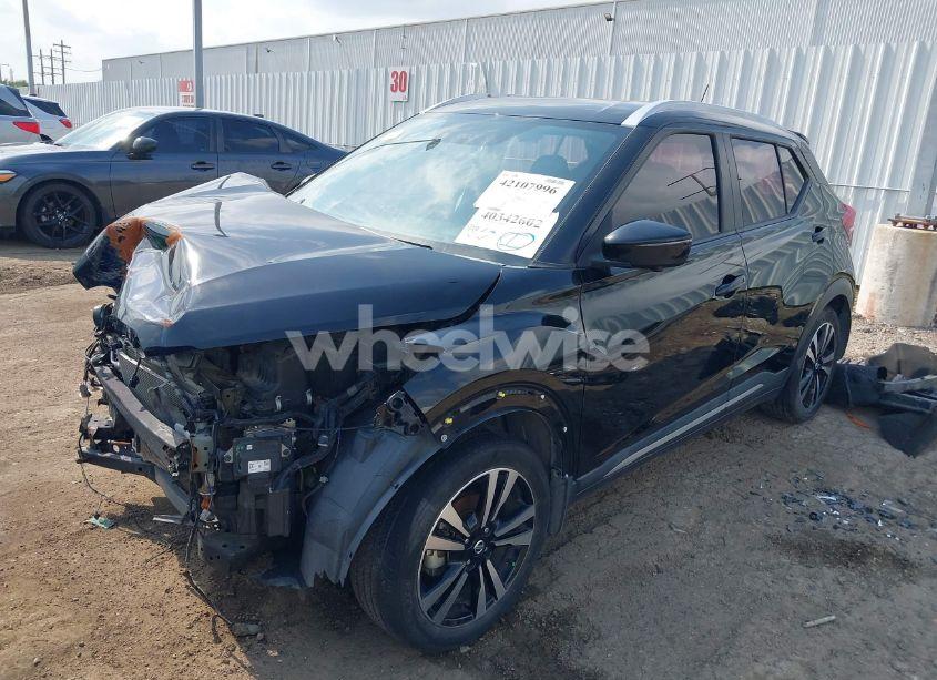Photo 2 of 2019 Nissan Kicks SR (VIN 3N1CP5CU2KL528359)