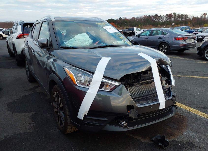 2019 Nissan Kicks SV (VIN 3N1CP5CU2KL546909) main photo