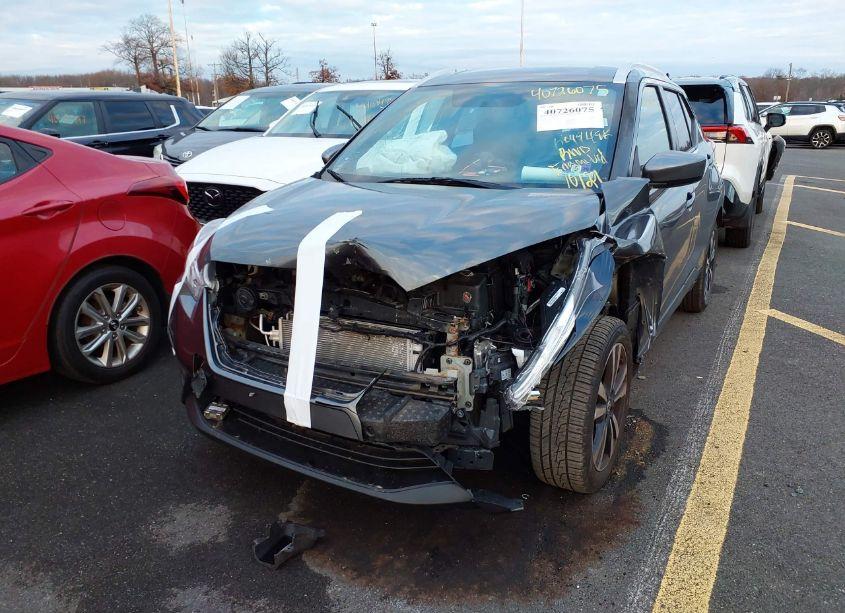 Photo 2 of 2019 Nissan Kicks SV (VIN 3N1CP5CU2KL546909)