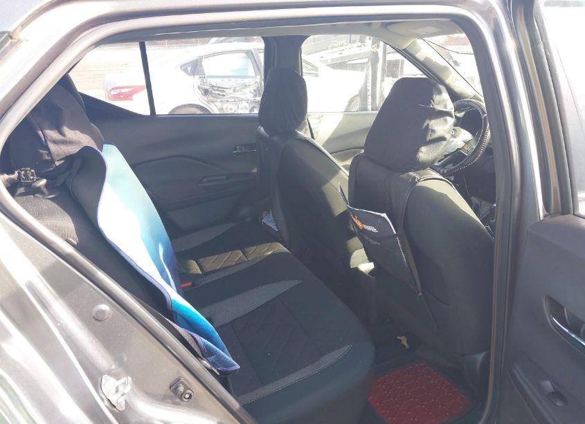 Photo 8 of 2019 Nissan Kicks SV (VIN 3N1CP5CU2KL546909)