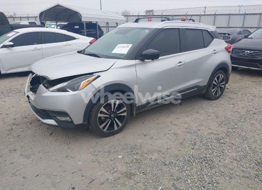Photo 2 of 2019 Nissan Kicks SR (VIN 3N1CP5CU2KL562351)