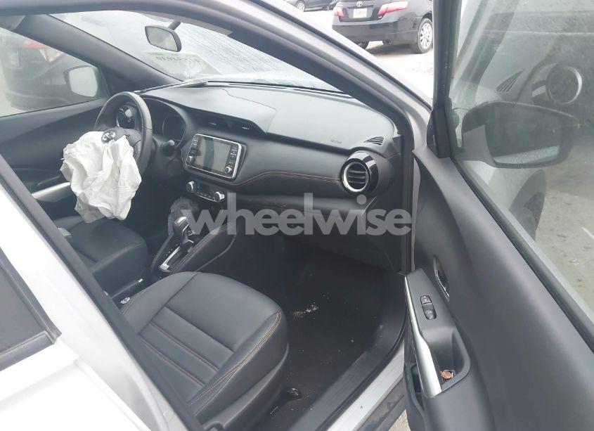 Photo 5 of 2019 Nissan Kicks SR (VIN 3N1CP5CU2KL562351)