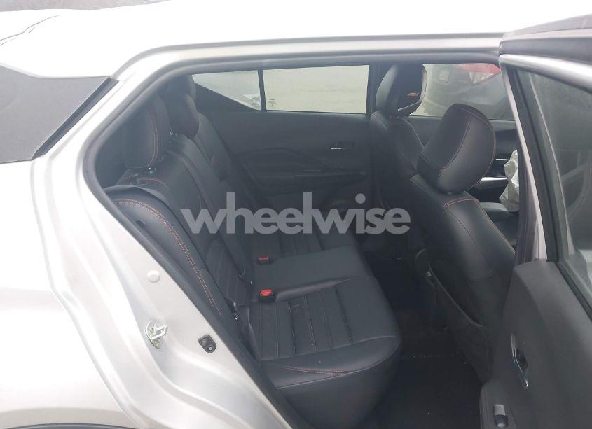 Photo 8 of 2019 Nissan Kicks SR (VIN 3N1CP5CU2KL562351)