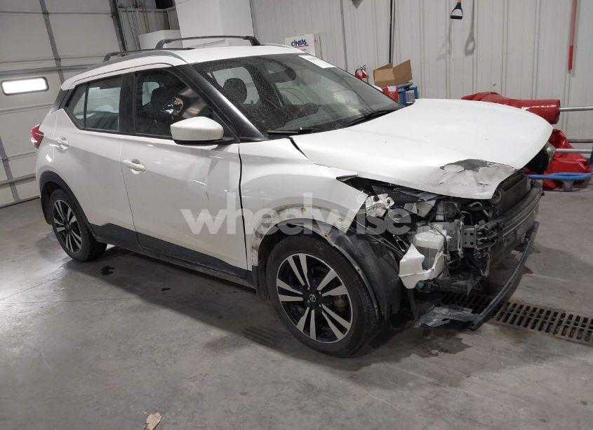 2019 Nissan Kicks SV (VIN 3N1CP5CU2KL564004) main photo