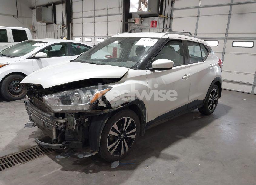 Photo 2 of 2019 Nissan Kicks SV (VIN 3N1CP5CU2KL564004)