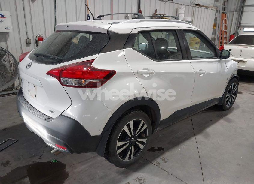 Photo 4 of 2019 Nissan Kicks SV (VIN 3N1CP5CU2KL564004)