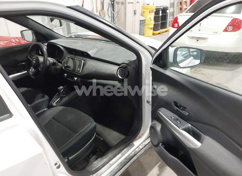 Photo 5 of 2019 Nissan Kicks SV (VIN 3N1CP5CU2KL564004)