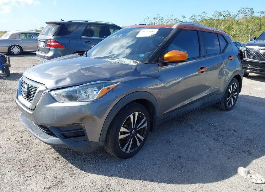 Photo 2 of 2018 Nissan Kicks SV (VIN 3N1CP5CU3JL505705)