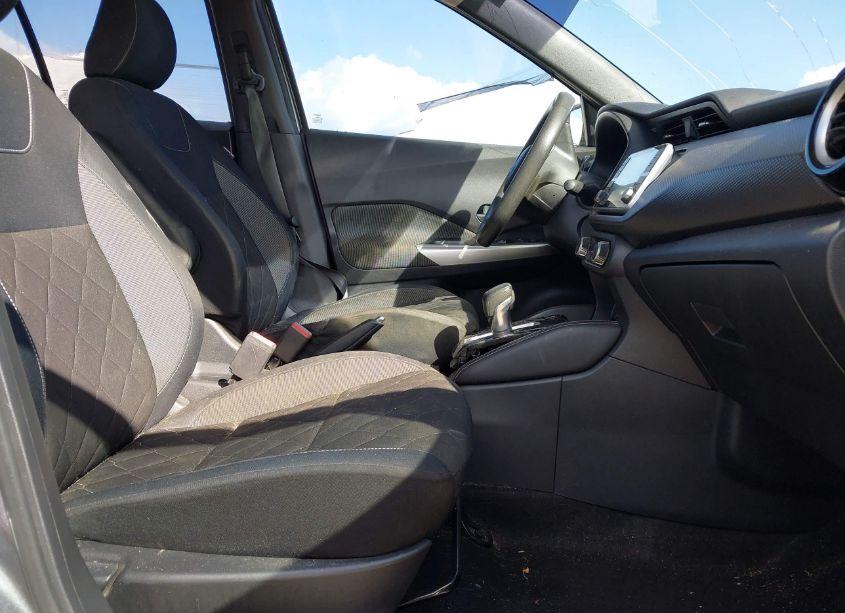 Photo 5 of 2018 Nissan Kicks SV (VIN 3N1CP5CU3JL505705)