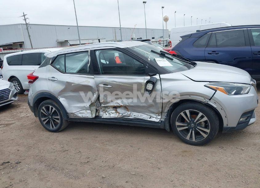 Photo 14 of 2018 Nissan Kicks SR (VIN 3N1CP5CU3JL513965)