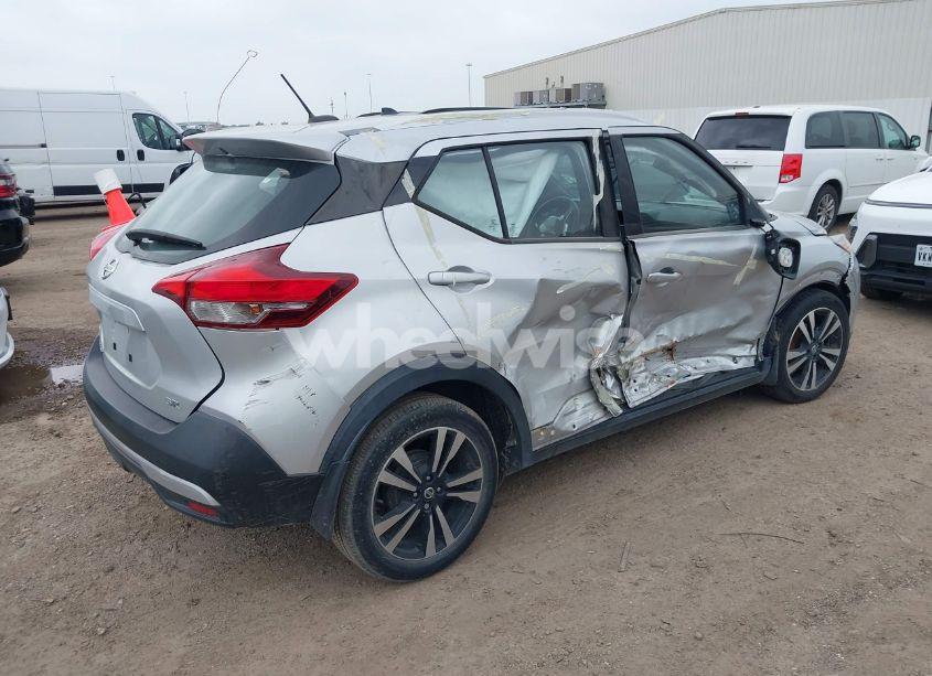 Photo 4 of 2018 Nissan Kicks SR (VIN 3N1CP5CU3JL513965)