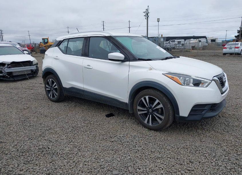 2018 Nissan Kicks SV (VIN 3N1CP5CU3JL517580) main photo