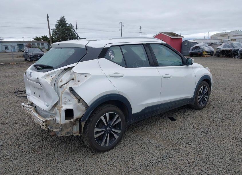 Photo 4 of 2018 Nissan Kicks SV (VIN 3N1CP5CU3JL517580)