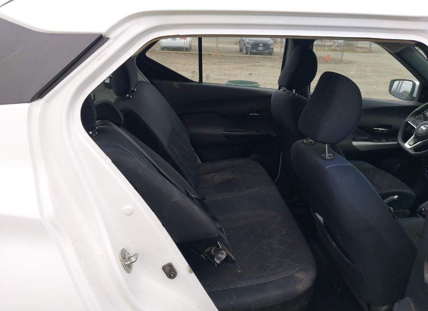 Photo 8 of 2018 Nissan Kicks SV (VIN 3N1CP5CU3JL517580)