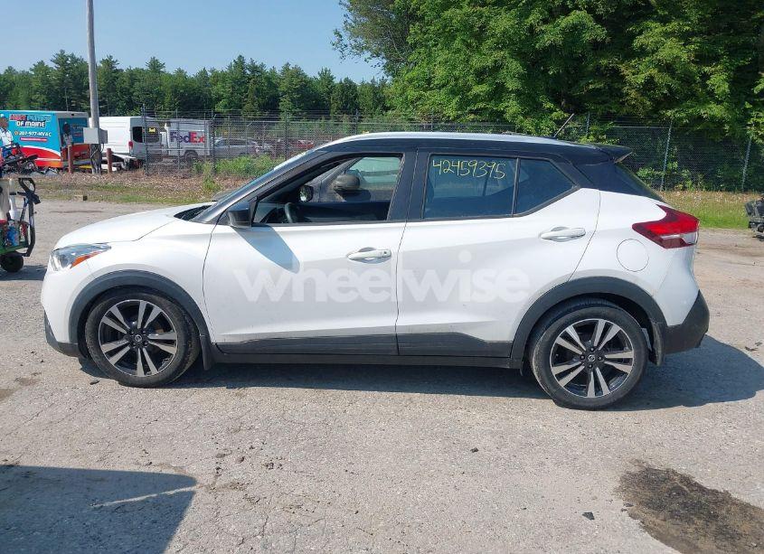 Photo 14 of 2018 Nissan Kicks SV (VIN 3N1CP5CU3JL519149)