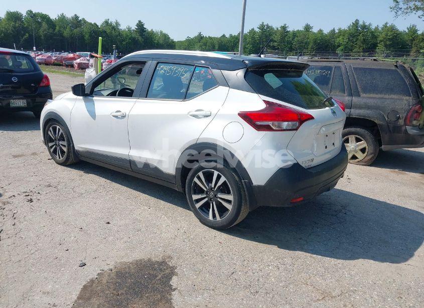 Photo 3 of 2018 Nissan Kicks SV (VIN 3N1CP5CU3JL519149)