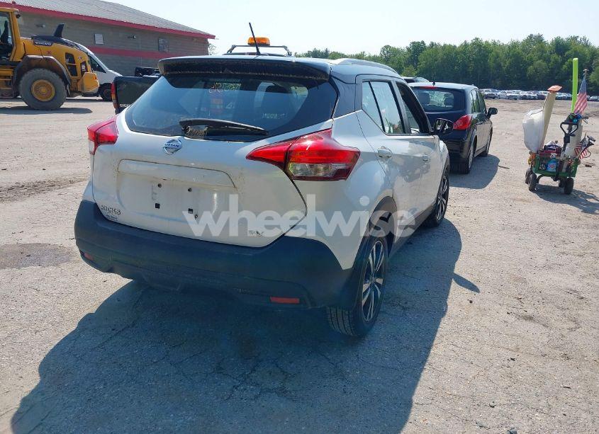 Photo 4 of 2018 Nissan Kicks SV (VIN 3N1CP5CU3JL519149)