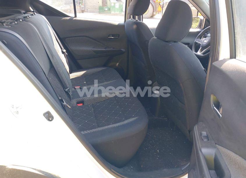 Photo 8 of 2018 Nissan Kicks SV (VIN 3N1CP5CU3JL519149)