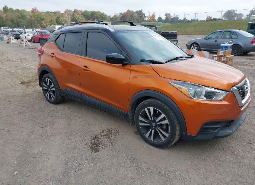 2018 Nissan Kicks SV (VIN 3N1CP5CU3JL537280) main photo