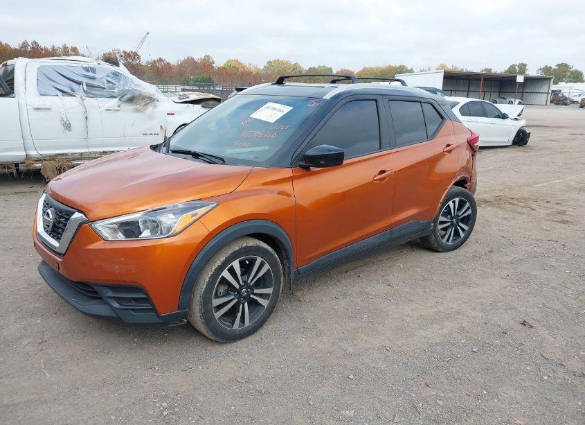 Photo 2 of 2018 Nissan Kicks SV (VIN 3N1CP5CU3JL537280)