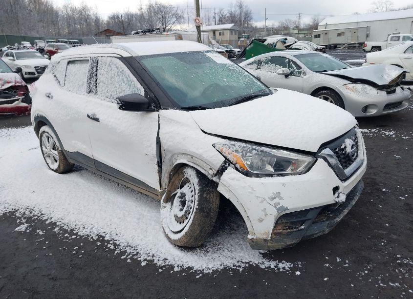 2019 Nissan Kicks S (VIN 3N1CP5CU3KL499891) main photo