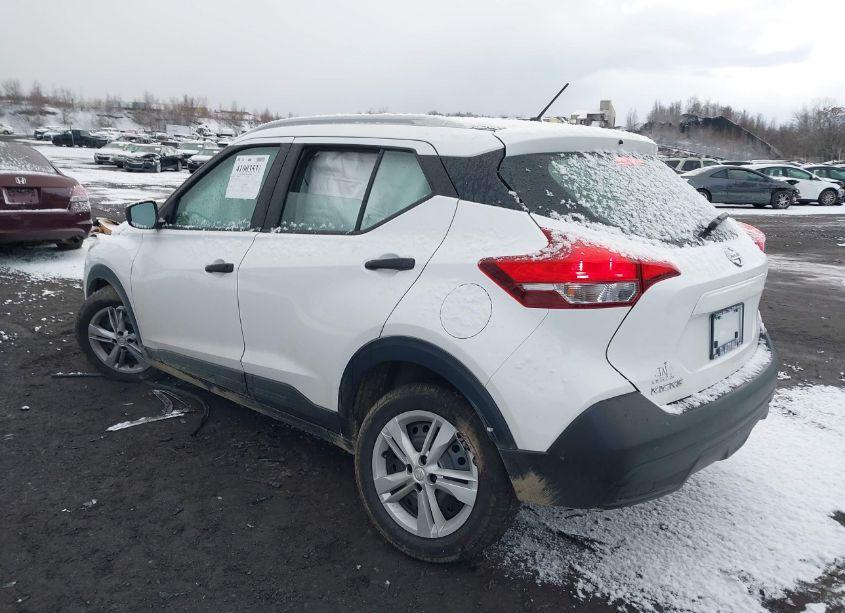 Photo 3 of 2019 Nissan Kicks S (VIN 3N1CP5CU3KL499891)