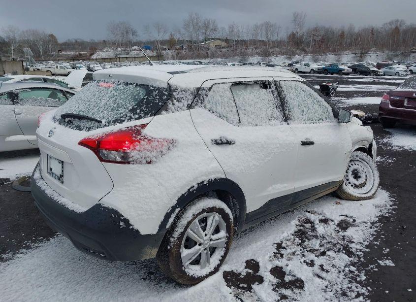 Photo 4 of 2019 Nissan Kicks S (VIN 3N1CP5CU3KL499891)