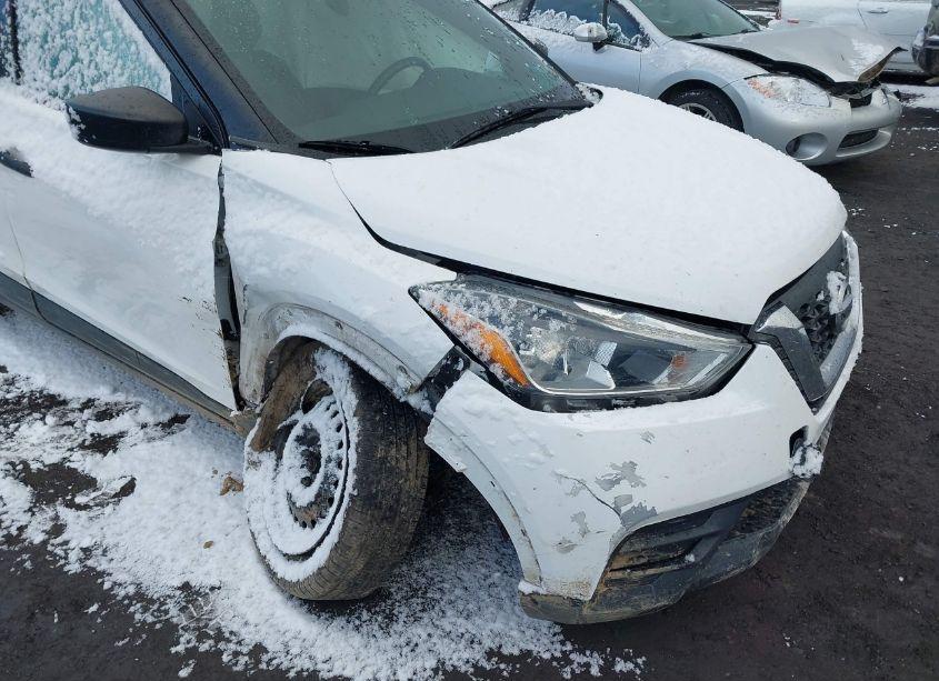 Photo 6 of 2019 Nissan Kicks S (VIN 3N1CP5CU3KL499891)