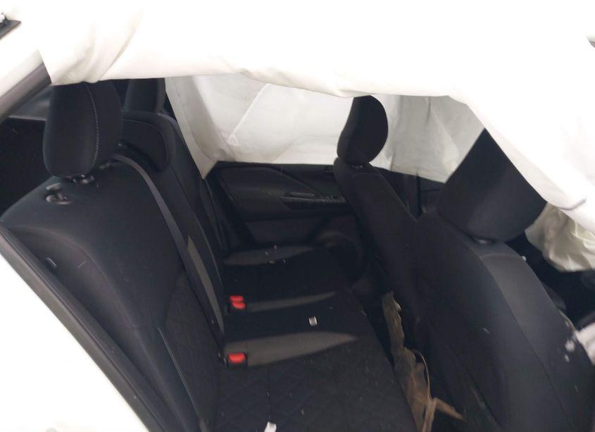 Photo 8 of 2019 Nissan Kicks S (VIN 3N1CP5CU3KL499891)