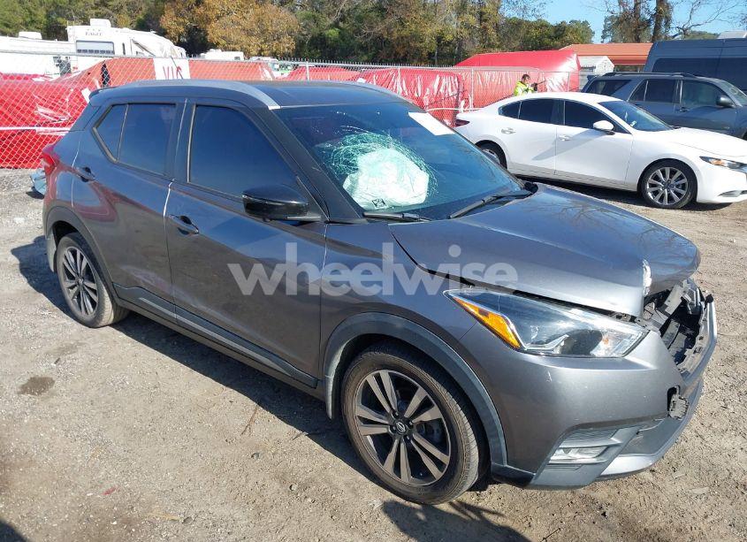 2019 Nissan Kicks SR (VIN 3N1CP5CU3KL507925) main photo