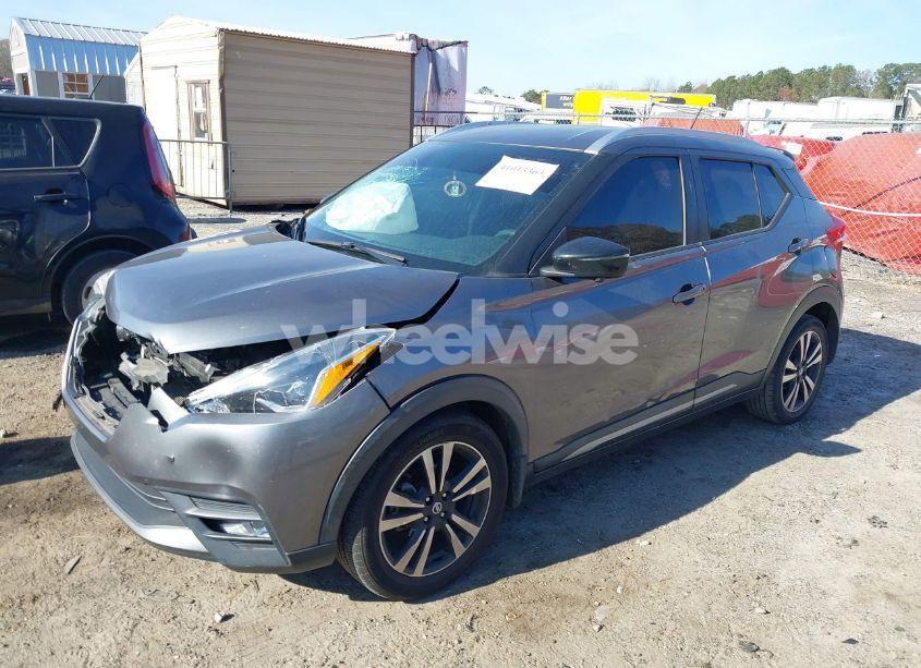 Photo 2 of 2019 Nissan Kicks SR (VIN 3N1CP5CU3KL507925)
