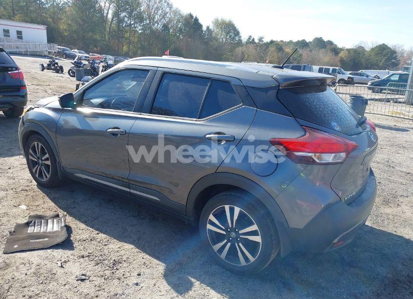 Photo 3 of 2019 Nissan Kicks SR (VIN 3N1CP5CU3KL507925)
