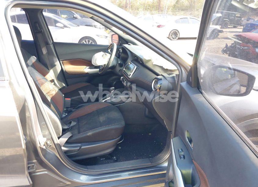 Photo 5 of 2019 Nissan Kicks SR (VIN 3N1CP5CU3KL507925)