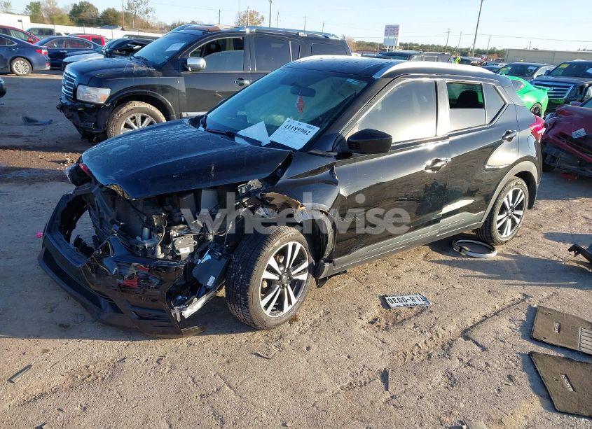 Photo 2 of 2019 Nissan Kicks SV (VIN 3N1CP5CU3KL509108)