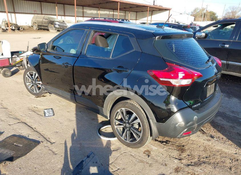 Photo 3 of 2019 Nissan Kicks SV (VIN 3N1CP5CU3KL509108)