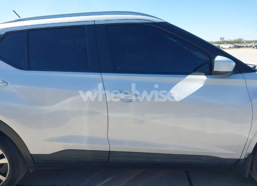 Photo 14 of 2019 Nissan Kicks SV (VIN 3N1CP5CU3KL525065)