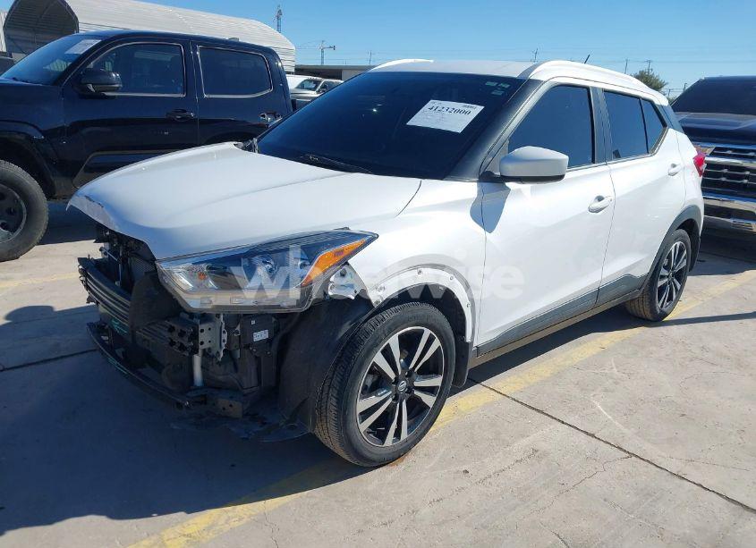 Photo 2 of 2019 Nissan Kicks SV (VIN 3N1CP5CU3KL525065)