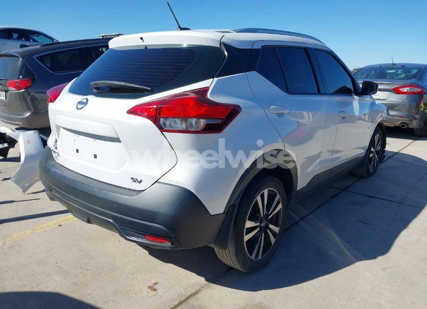 Photo 4 of 2019 Nissan Kicks SV (VIN 3N1CP5CU3KL525065)