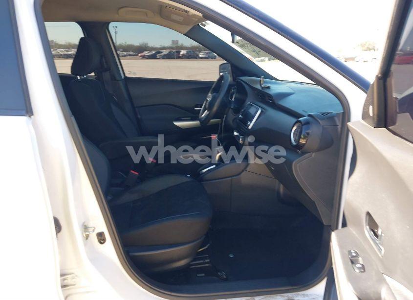 Photo 5 of 2019 Nissan Kicks SV (VIN 3N1CP5CU3KL525065)