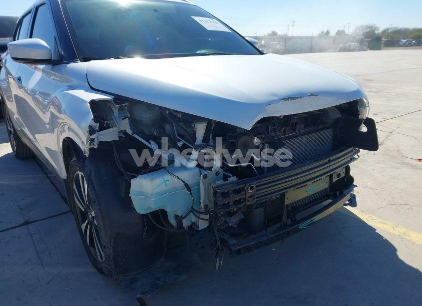 Photo 6 of 2019 Nissan Kicks SV (VIN 3N1CP5CU3KL525065)