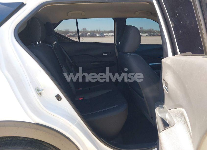 Photo 8 of 2019 Nissan Kicks SV (VIN 3N1CP5CU3KL525065)