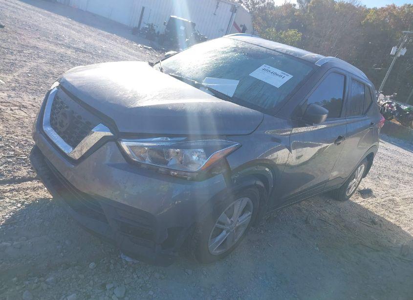 Photo 2 of 2019 Nissan Kicks S (VIN 3N1CP5CU3KL534106)