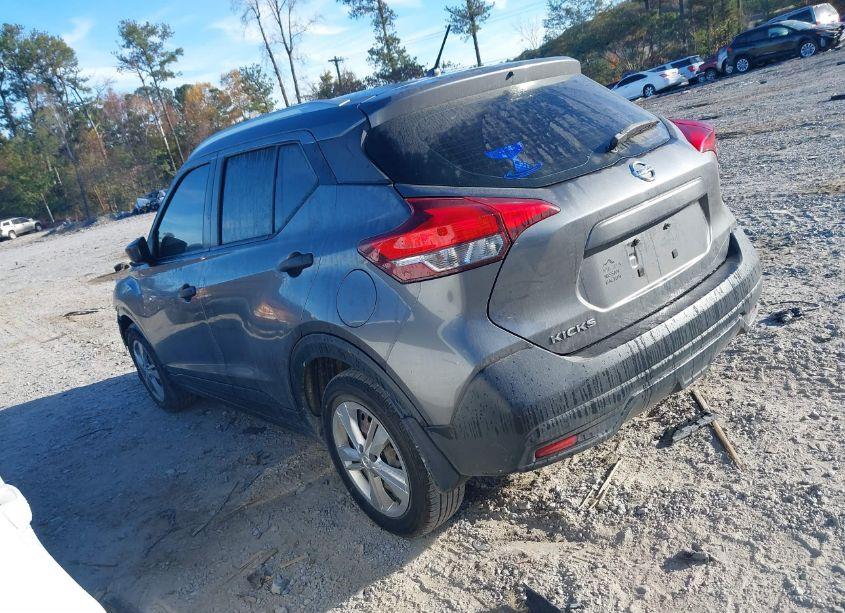 Photo 3 of 2019 Nissan Kicks S (VIN 3N1CP5CU3KL534106)