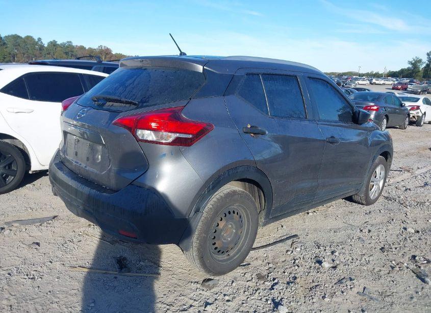 Photo 4 of 2019 Nissan Kicks S (VIN 3N1CP5CU3KL534106)